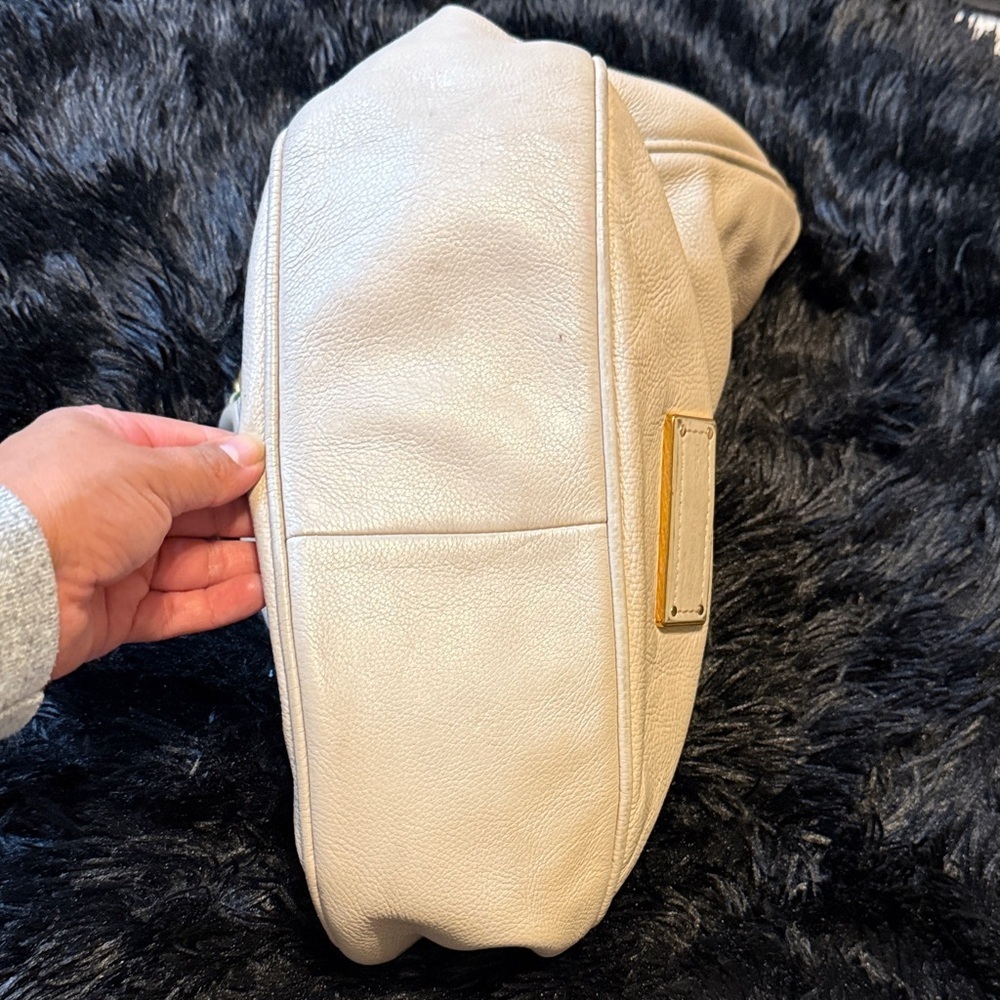 Marc Jacobs Cream Hobo Bag - Picture 4 of 8